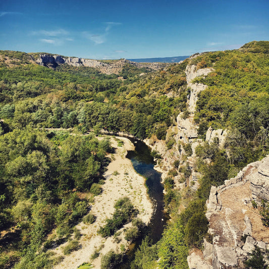 Paysage du Sud Ardèche autour de Vallon Pont d'Arc, hors des Gorges